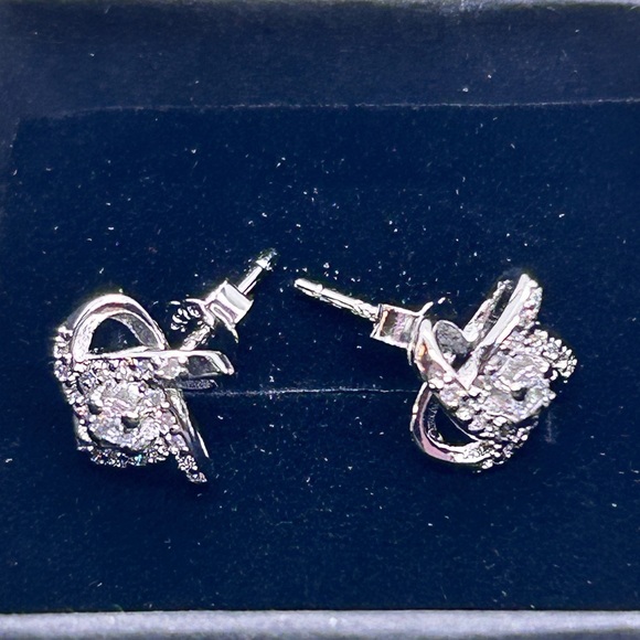 925 Sterling Silver and Cubic Zirconia Swirl Stud  earrings . **New In Box ** - Picture 4 of 6